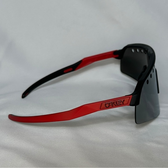 Oakley Sutro Lite Sweep Vented Black/Silver Prizm Lens Red Black Frame - Picture 4 of 5